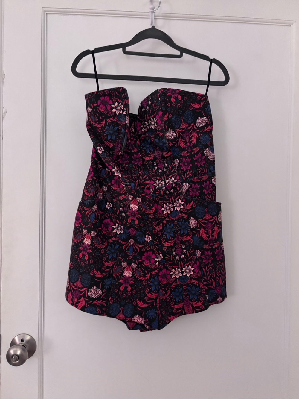 H&M Strapless Floral Romper with pockets, multicolored pretty pattern